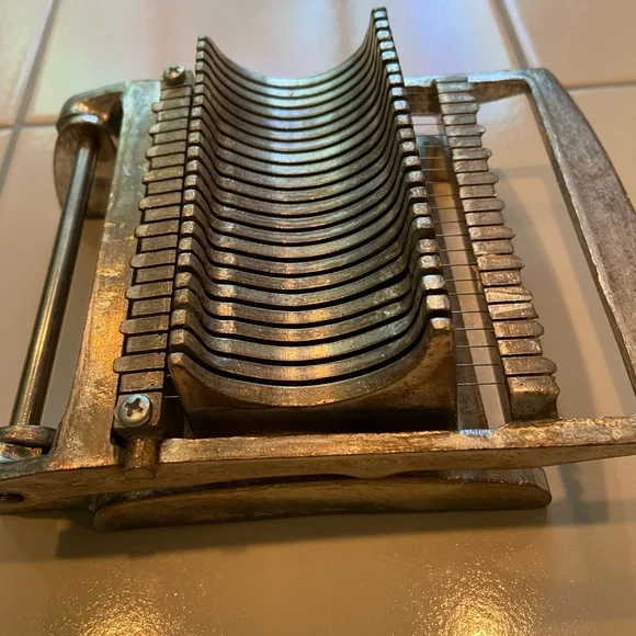 Vintage Metal Slicer - Picture 4 of 4